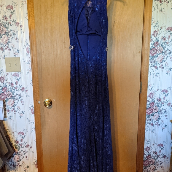 Prom dress - Picture 2 of 3